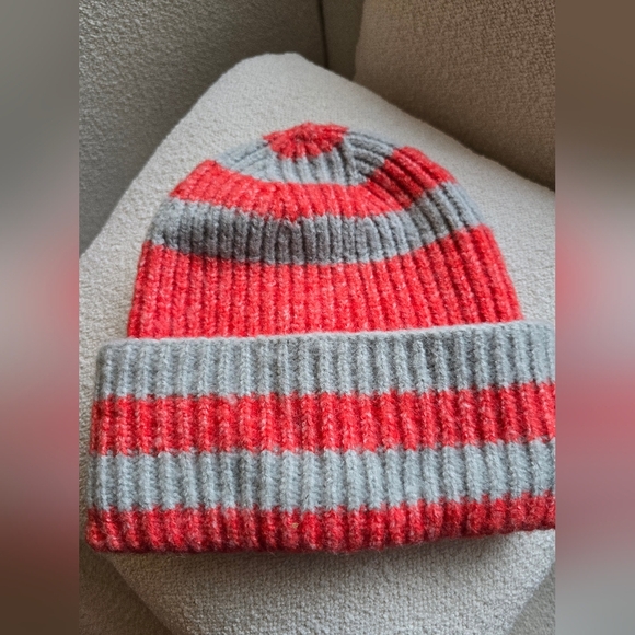 NWOT-Harbor Marled Ribbed Beanie, Grey/Red - Picture 4 of 7